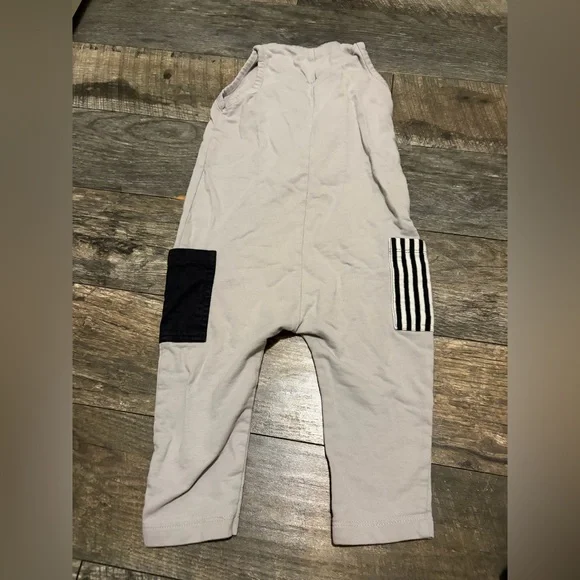Turtledove London 1-2 years Gray Romper with Black and White Accents - Picture 3 of 8